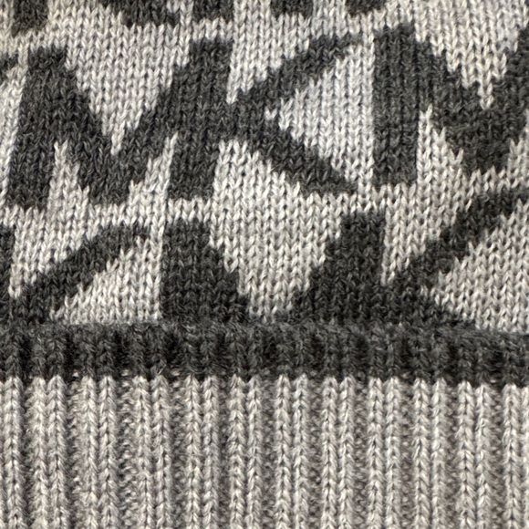 MICHAEL Michael Kors Gray Logo Winter Beanie Hat - Picture 4 of 9